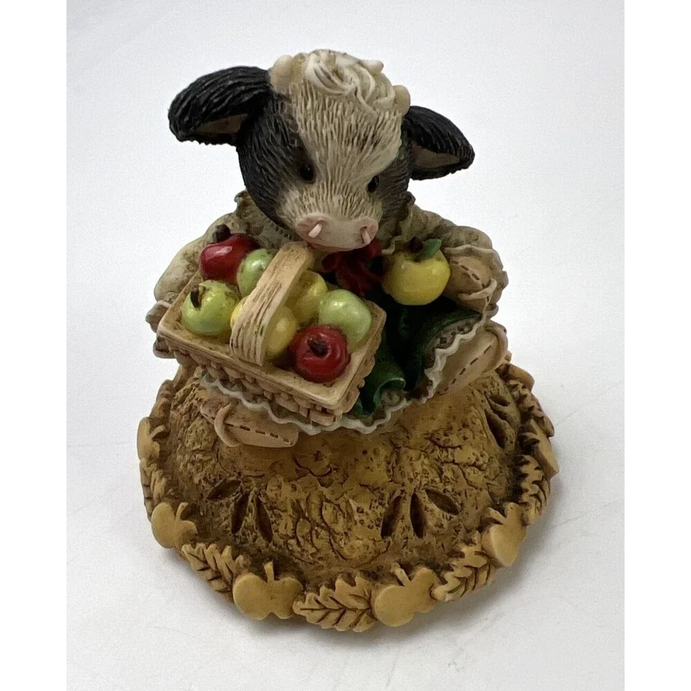 Marys Moo Moos Cow with Apple Pie 1 piece 1998 Enesco 372730